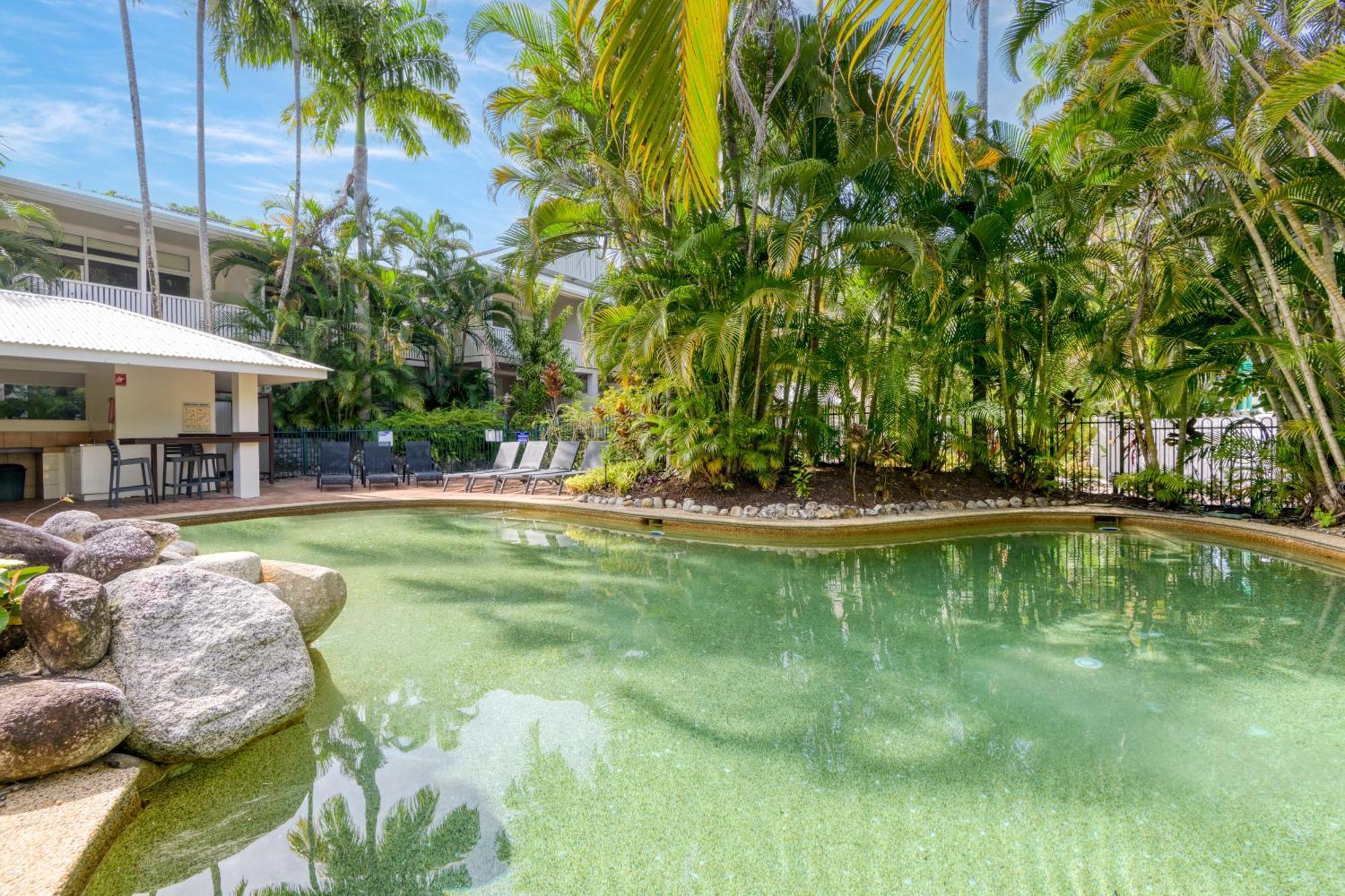 Ocean Palms Apartments Port Douglas Exterior photo